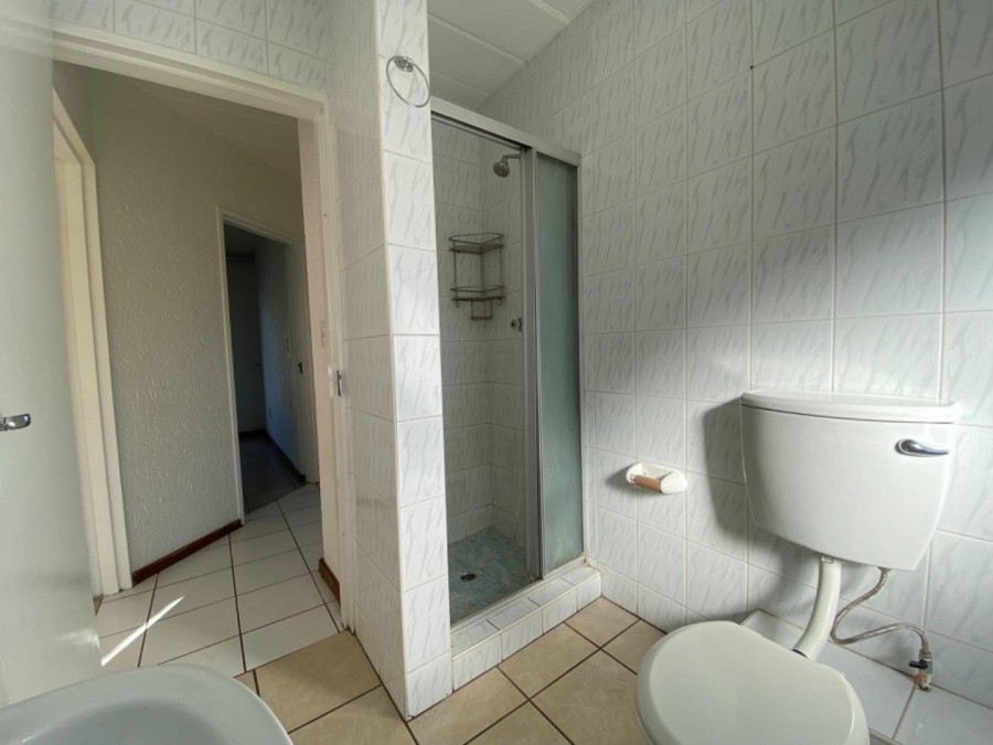 2 Bedroom Property for Sale in Little Falls Gauteng