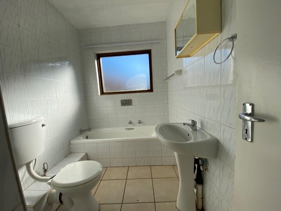 2 Bedroom Property for Sale in Little Falls Gauteng
