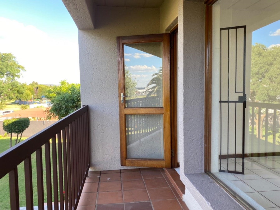 2 Bedroom Property for Sale in Little Falls Gauteng
