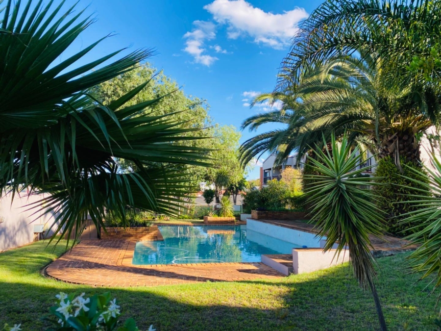 2 Bedroom Property for Sale in Little Falls Gauteng