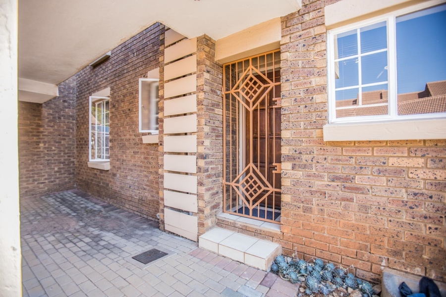 2 Bedroom Property for Sale in Mooikloof Ridge Gauteng