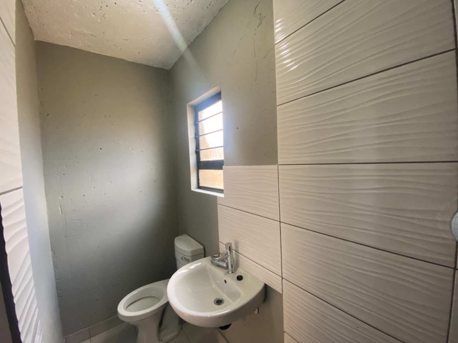 To Let 1 Bedroom Property for Rent in Goudrand Gauteng