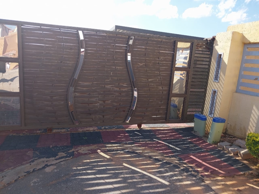 To Let 3 Bedroom Property for Rent in Mahube Valley Gauteng
