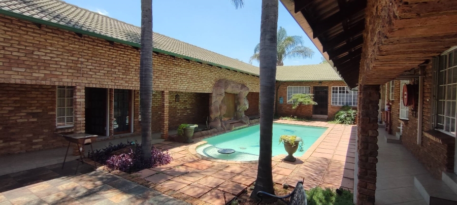 9 Bedroom Property for Sale in Menlyn Gauteng