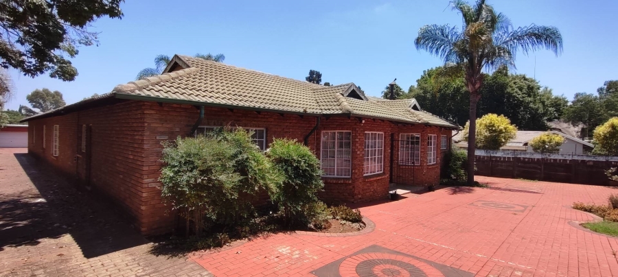 9 Bedroom Property for Sale in Menlyn Gauteng