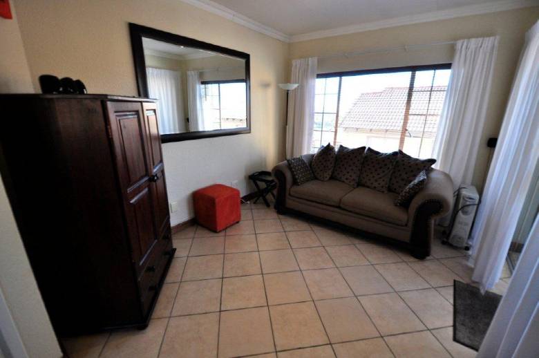 1 Bedroom Property for Sale in La Montagne Gauteng