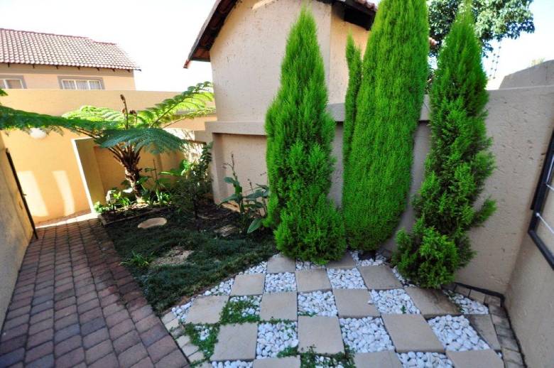 1 Bedroom Property for Sale in La Montagne Gauteng