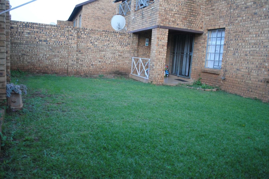2 Bedroom Property for Sale in Kookrus Gauteng