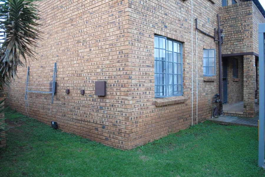 2 Bedroom Property for Sale in Kookrus Gauteng