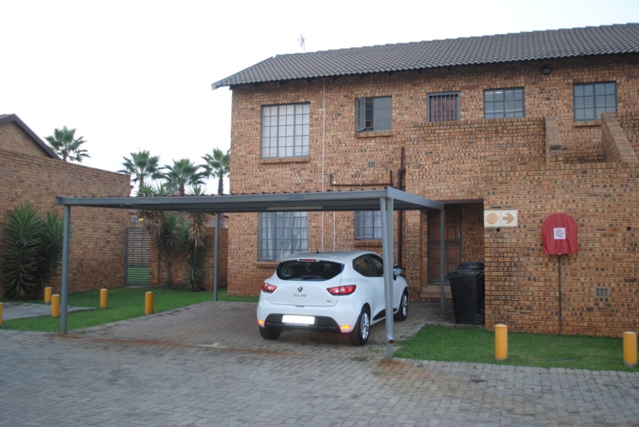 2 Bedroom Property for Sale in Kookrus Gauteng