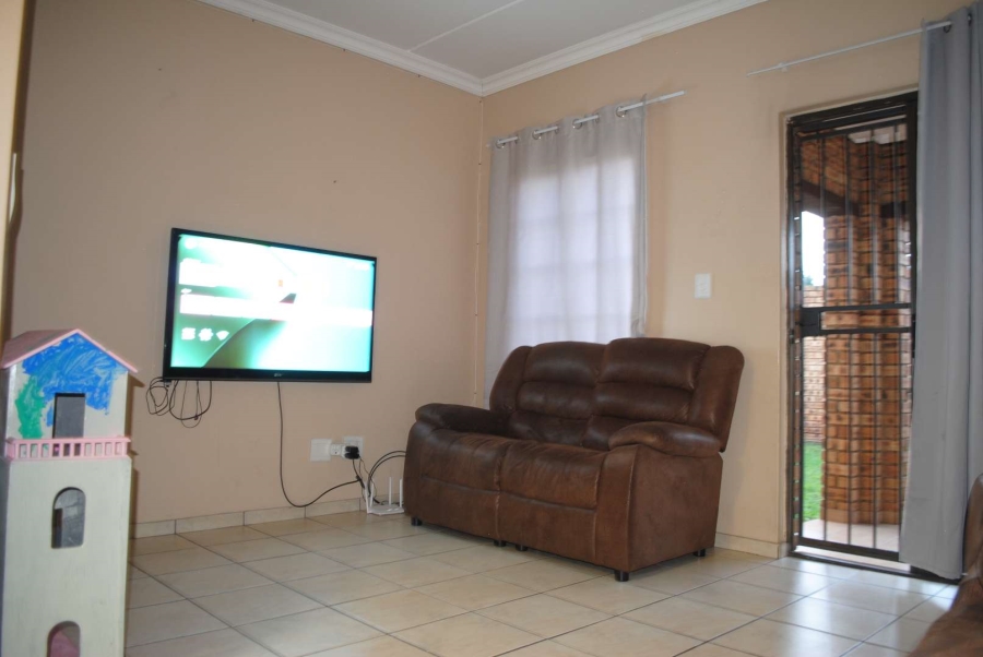 2 Bedroom Property for Sale in Kookrus Gauteng