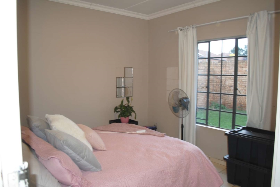 2 Bedroom Property for Sale in Kookrus Gauteng