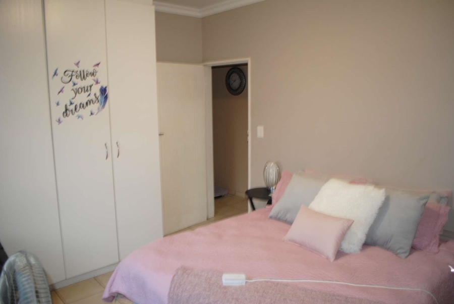 2 Bedroom Property for Sale in Kookrus Gauteng