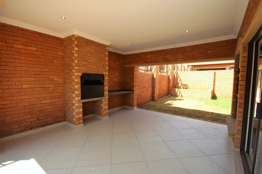 To Let 3 Bedroom Property for Rent in Olympus Gauteng