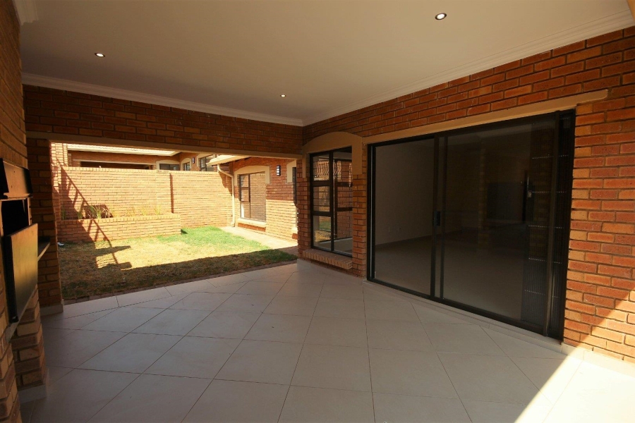 To Let 3 Bedroom Property for Rent in Olympus Gauteng