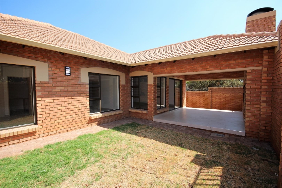 To Let 3 Bedroom Property for Rent in Olympus Gauteng