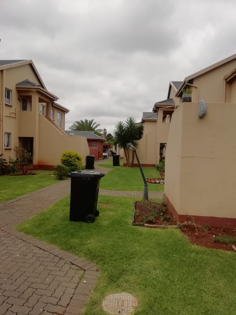 2 Bedroom Property for Sale in Lakefield Gauteng