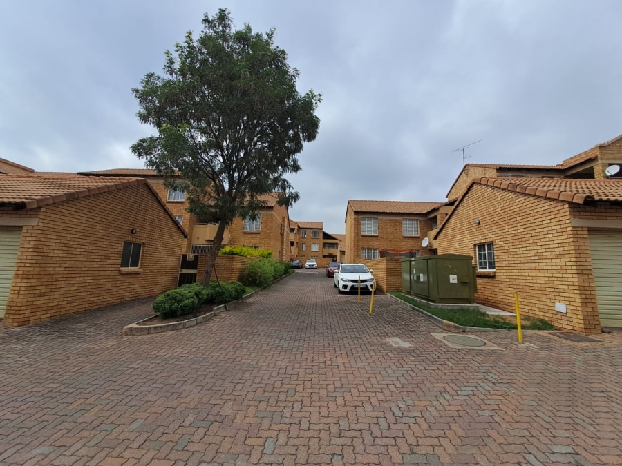 2 Bedroom Property for Sale in Eco Park Gauteng