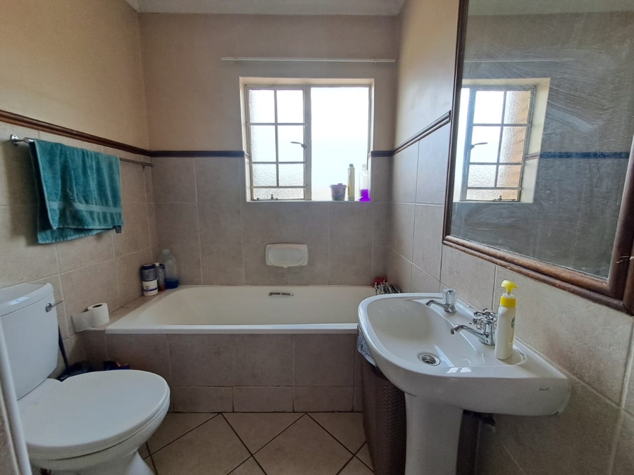 2 Bedroom Property for Sale in Eco Park Gauteng