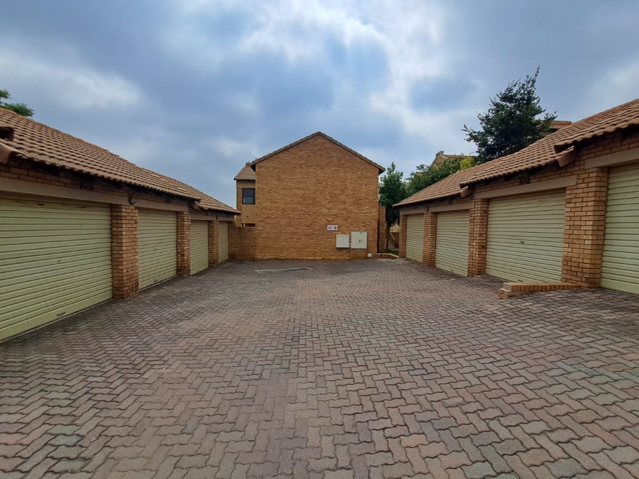 2 Bedroom Property for Sale in Eco Park Gauteng