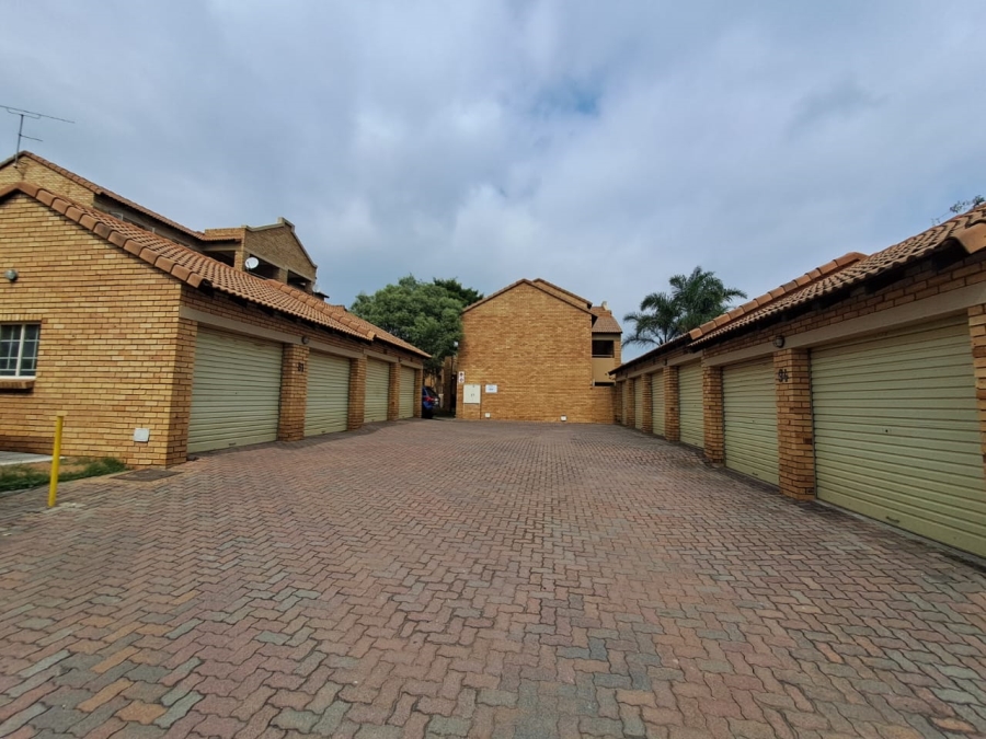 2 Bedroom Property for Sale in Eco Park Gauteng