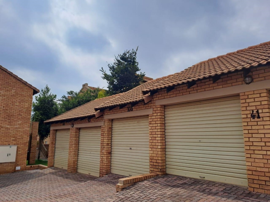 2 Bedroom Property for Sale in Eco Park Gauteng