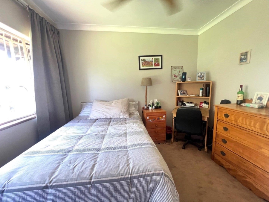 5 Bedroom Property for Sale in Alberante Gauteng