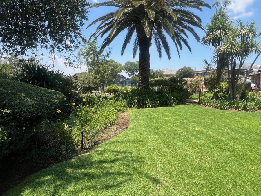 5 Bedroom Property for Sale in Alberante Gauteng