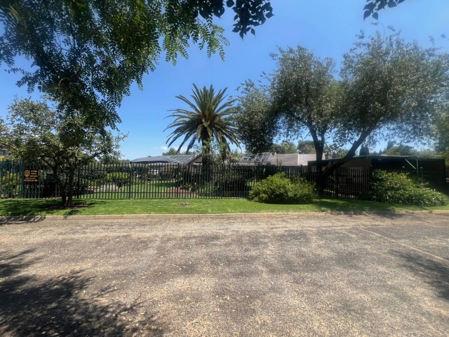 5 Bedroom Property for Sale in Alberante Gauteng