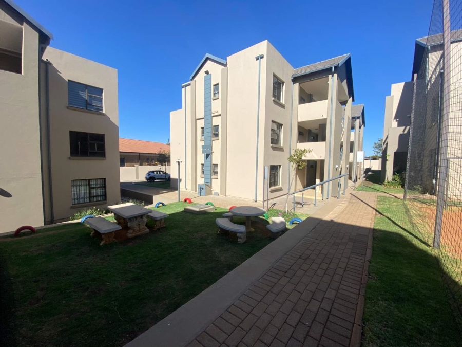 2 Bedroom Property for Sale in Ruimsig A H Gauteng