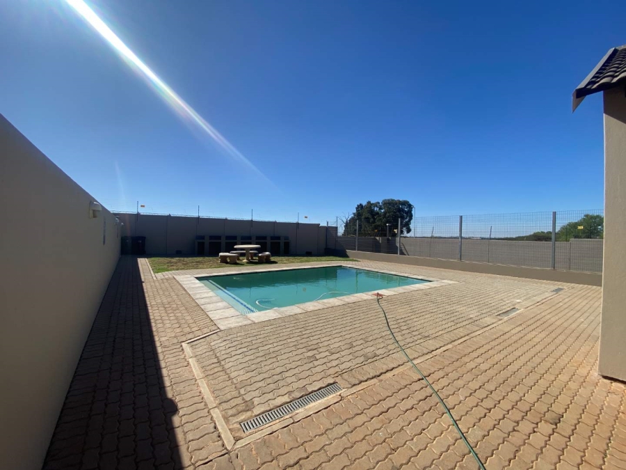 2 Bedroom Property for Sale in Ruimsig A H Gauteng