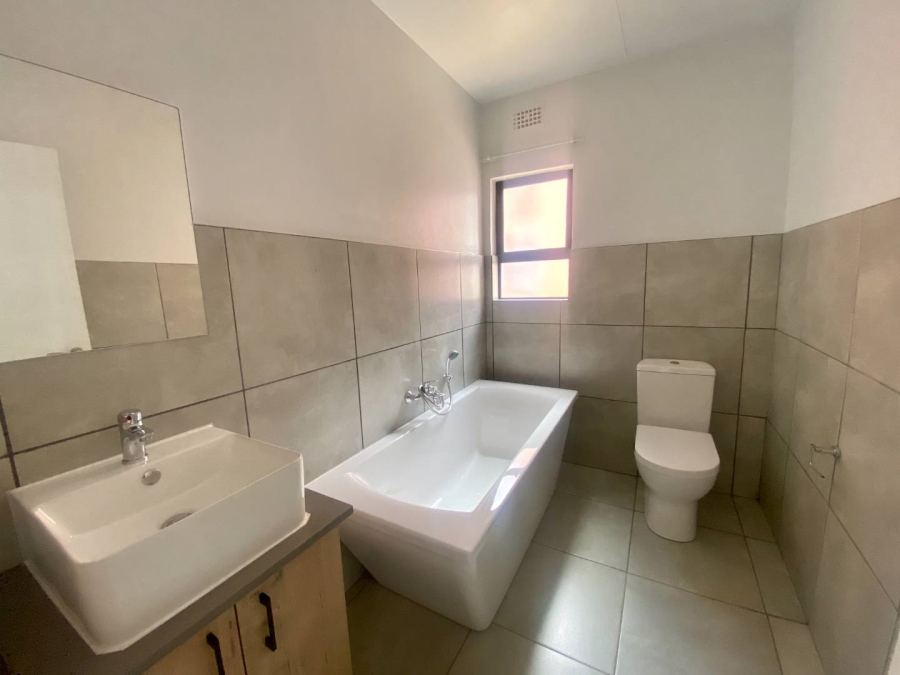 To Let 3 Bedroom Property for Rent in Orlando Gauteng