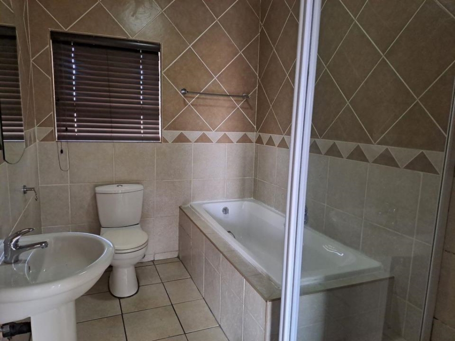 2 Bedroom Property for Sale in New Redruth Gauteng