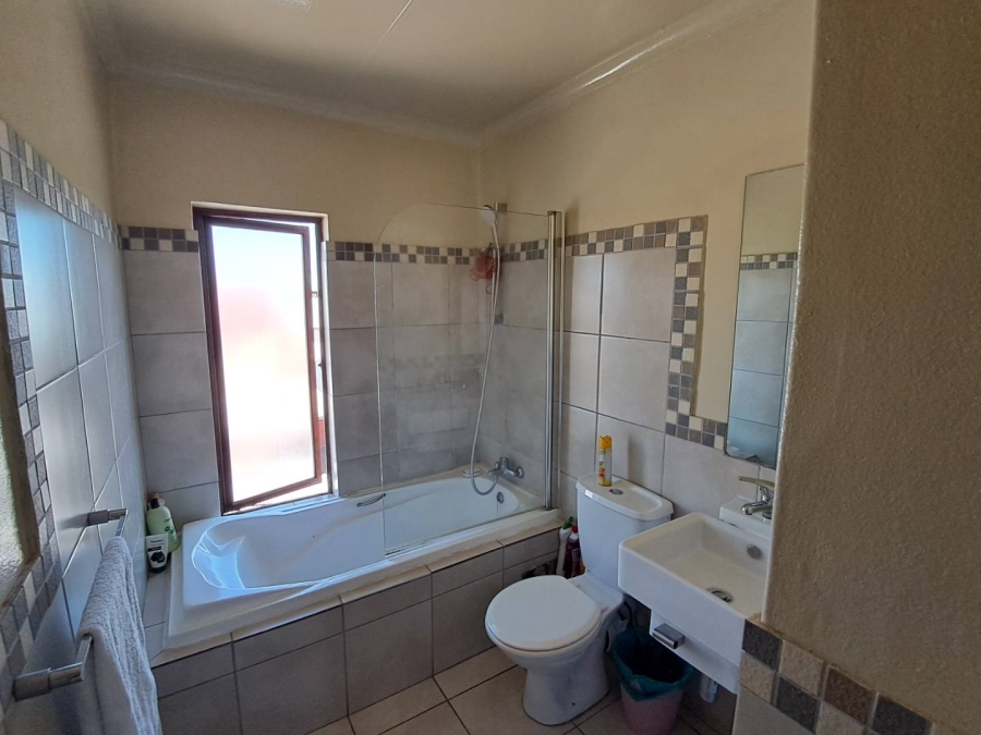To Let 1 Bedroom Property for Rent in Vorna Valley Gauteng