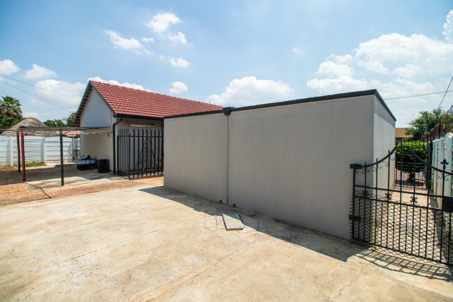 3 Bedroom Property for Sale in Bakerton Gauteng
