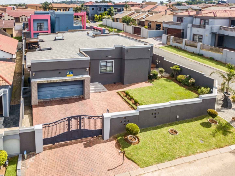 3 Bedroom Property for Sale in Mondeor Gauteng