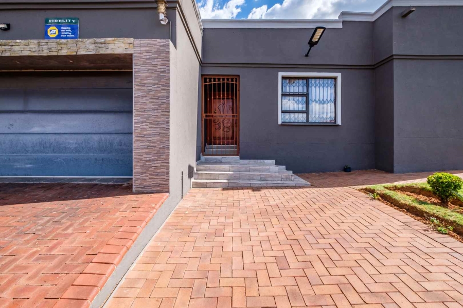 3 Bedroom Property for Sale in Mondeor Gauteng