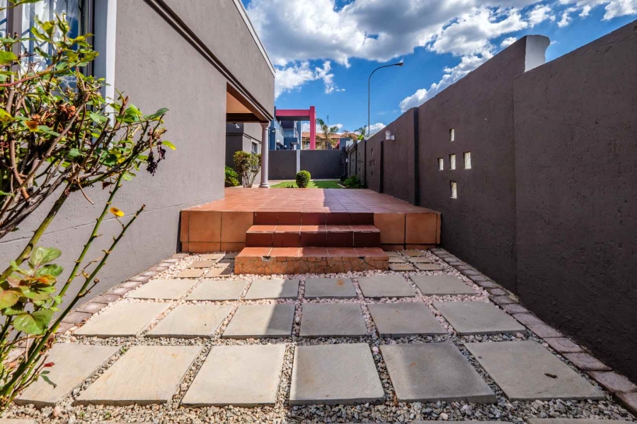 3 Bedroom Property for Sale in Mondeor Gauteng