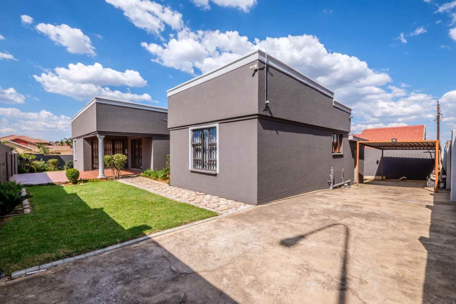 3 Bedroom Property for Sale in Mondeor Gauteng