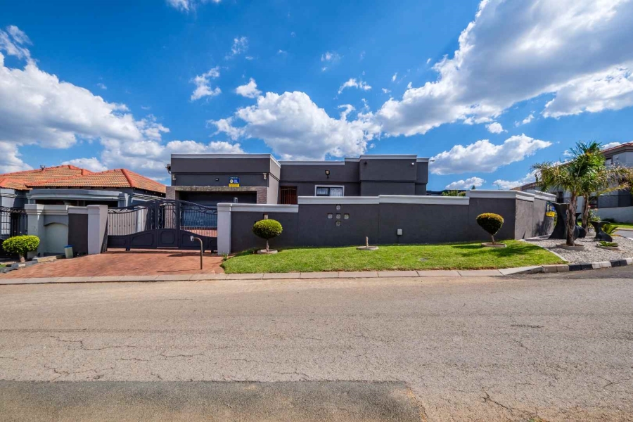 3 Bedroom Property for Sale in Mondeor Gauteng