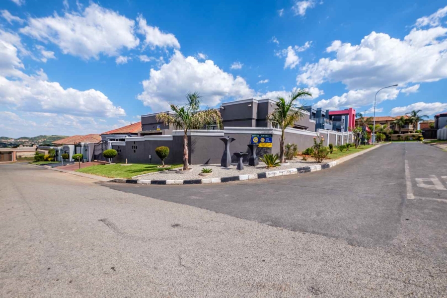 3 Bedroom Property for Sale in Mondeor Gauteng