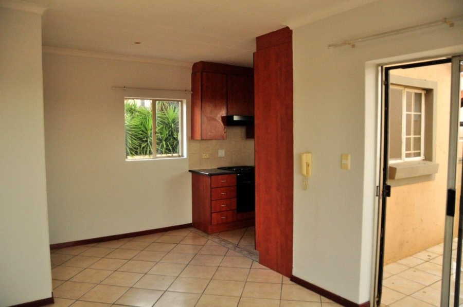 To Let 1 Bedroom Property for Rent in La Montagne Gauteng