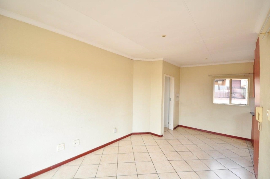 To Let 1 Bedroom Property for Rent in La Montagne Gauteng