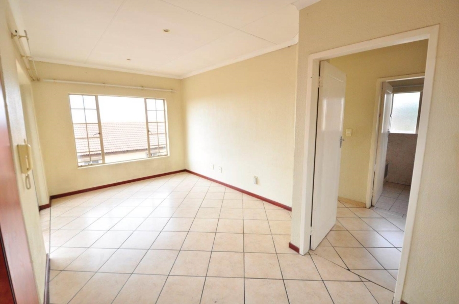 To Let 1 Bedroom Property for Rent in La Montagne Gauteng