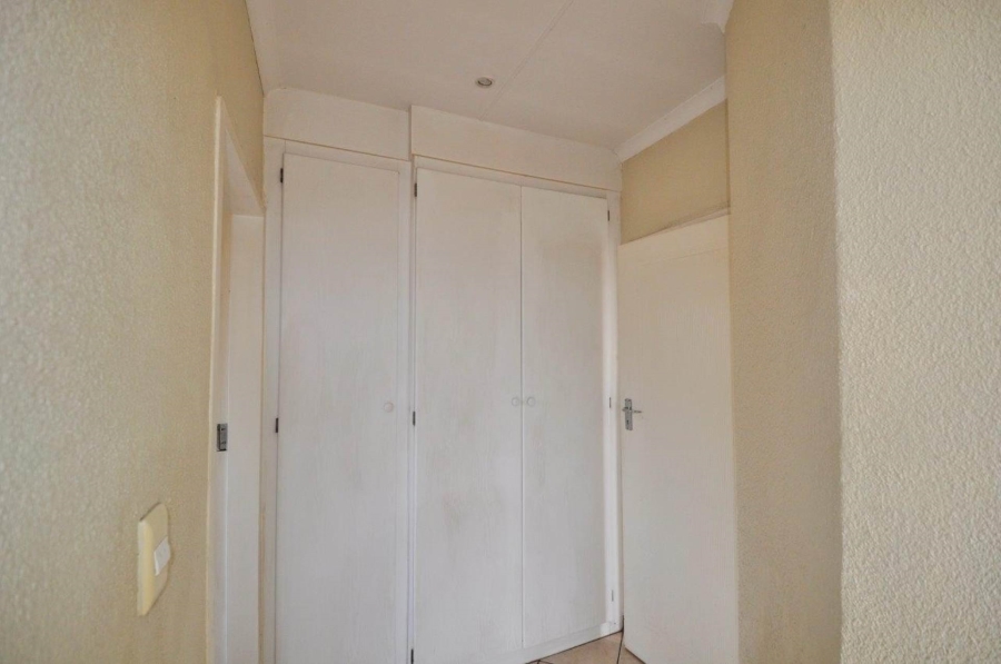 To Let 1 Bedroom Property for Rent in La Montagne Gauteng