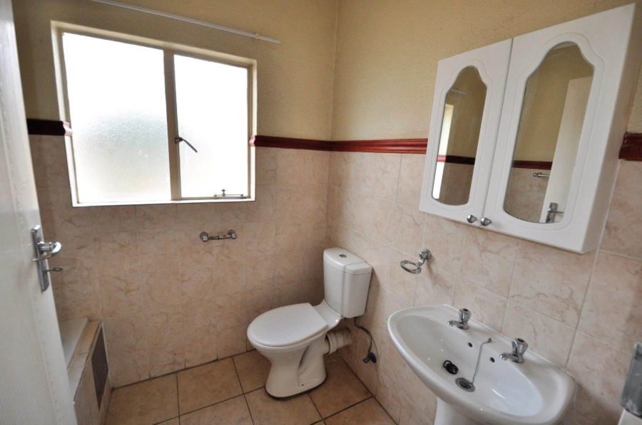 To Let 1 Bedroom Property for Rent in La Montagne Gauteng