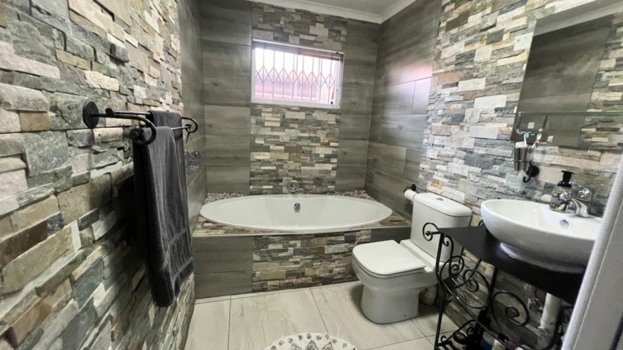 3 Bedroom Property for Sale in Ridgeway Gauteng