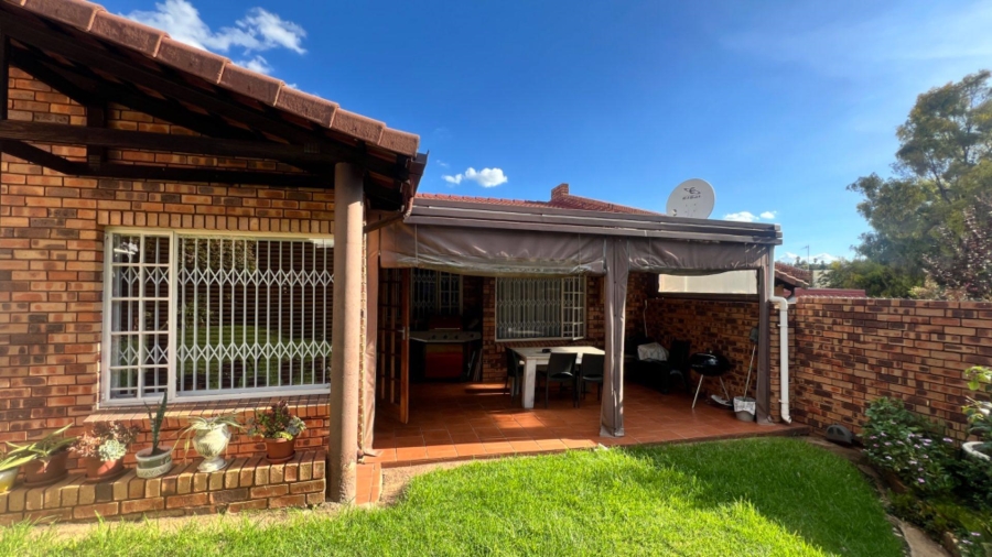 3 Bedroom Property for Sale in Ridgeway Gauteng