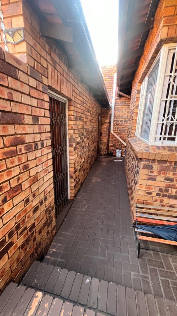 3 Bedroom Property for Sale in Ridgeway Gauteng