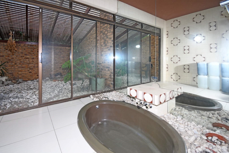 Commercial Property for Sale in Glen Austin Gauteng